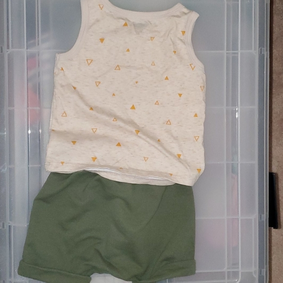 GIFTED Old Navy pineapple short/tank set - Picture 4 of 4